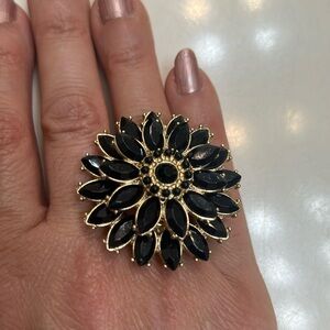 New very elegant black stones ring
